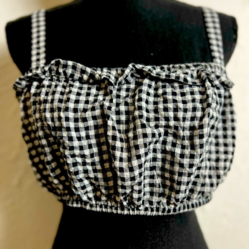 H&M black and white crop top